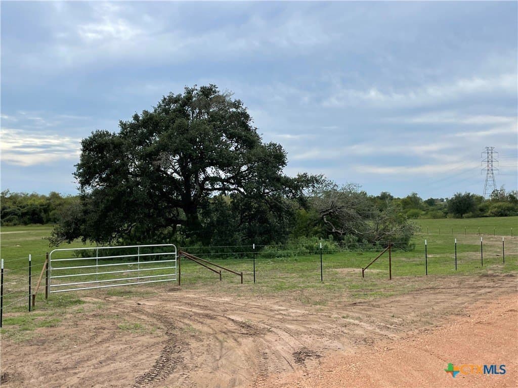 5.01 acres in Victoria County - photo 11