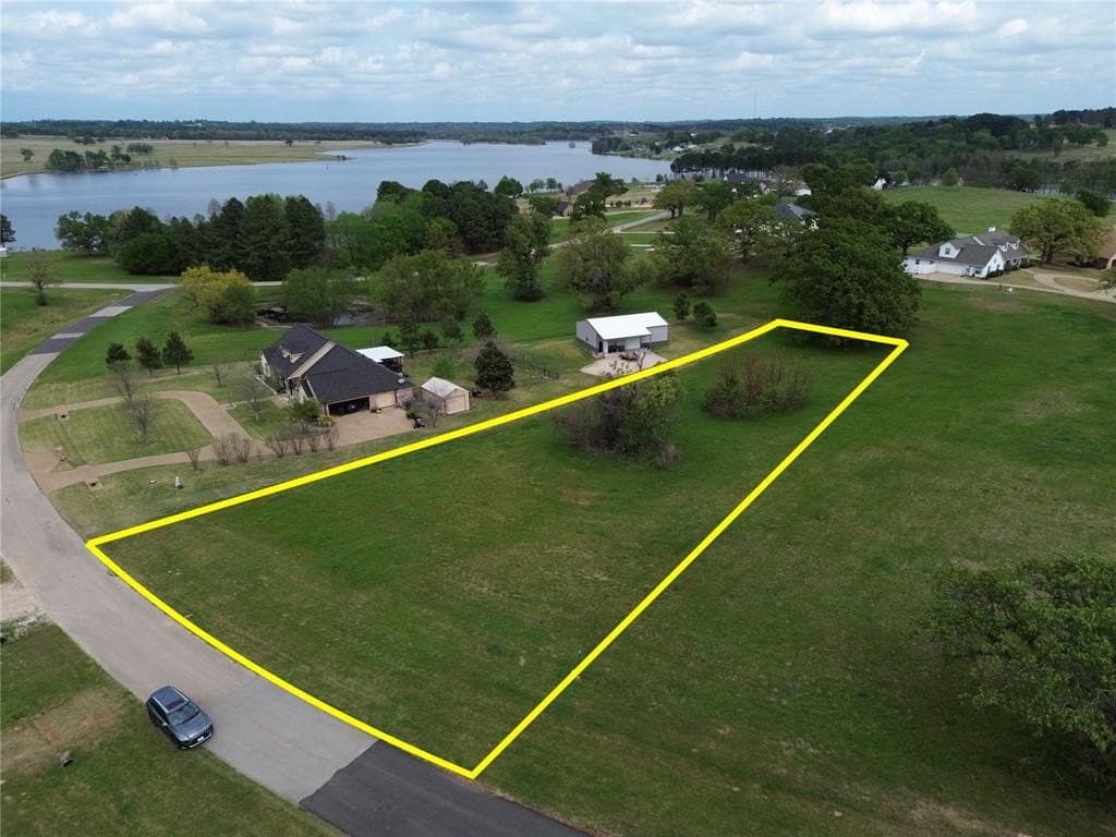 1.01 acres in Henderson County