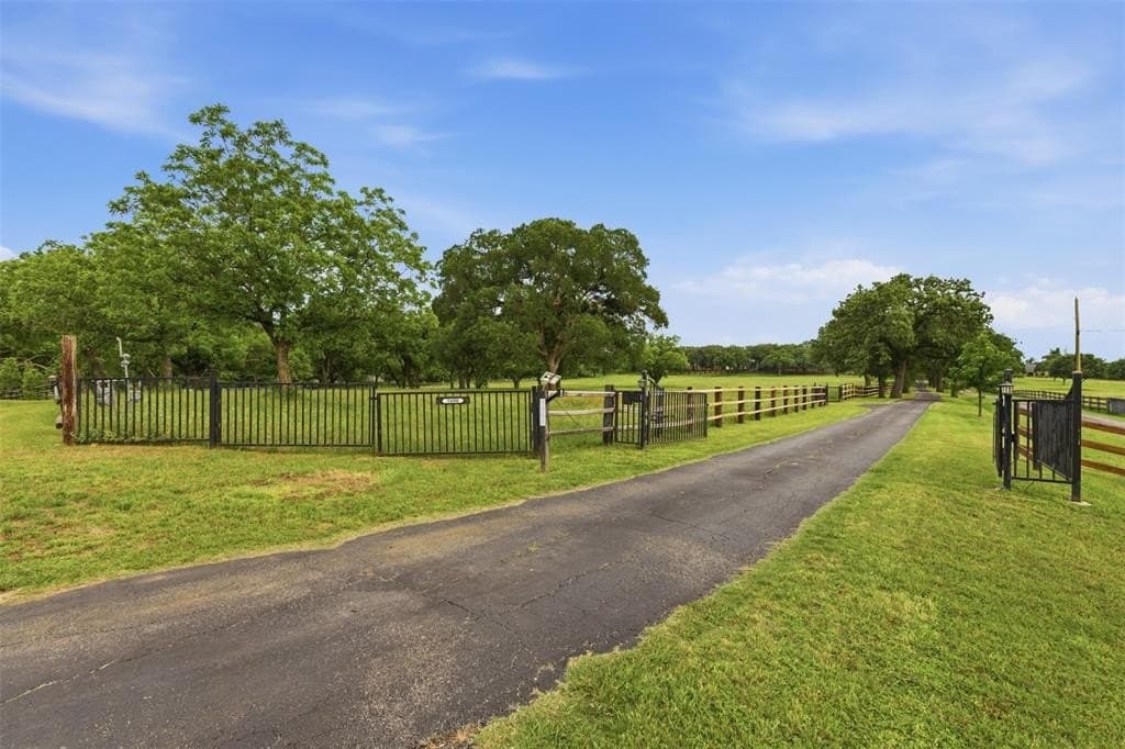 11 acres in Tarrant County gallery image 2