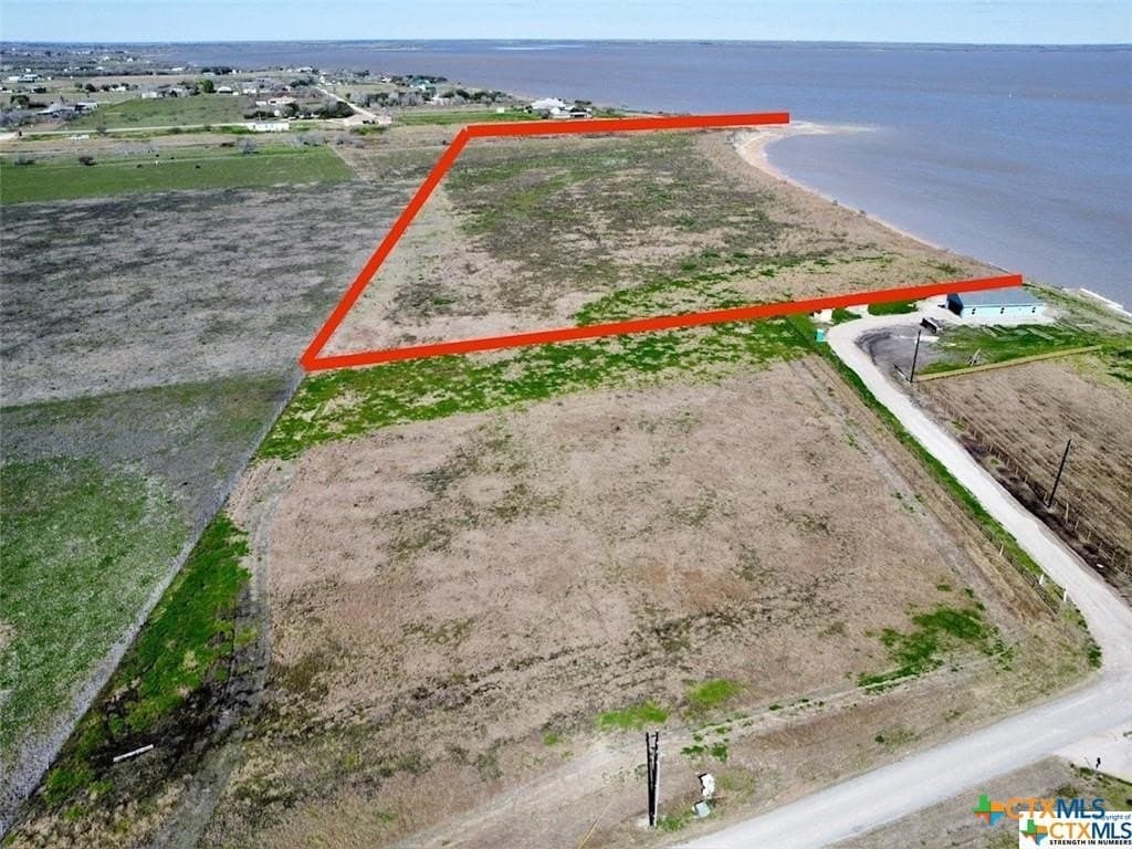 16.95 acres in Calhoun County