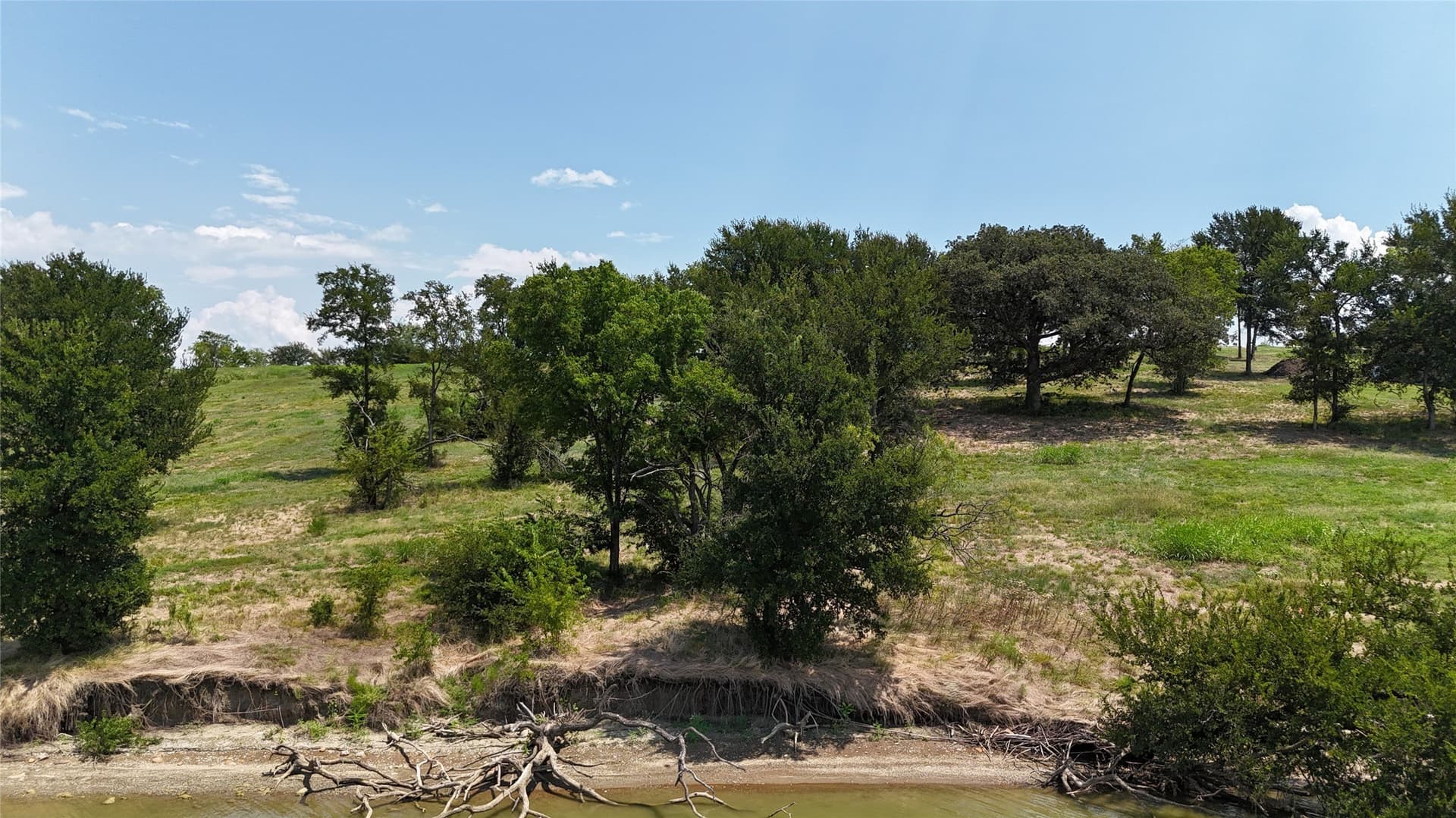 1.01 acres in Navarro County - photo 37