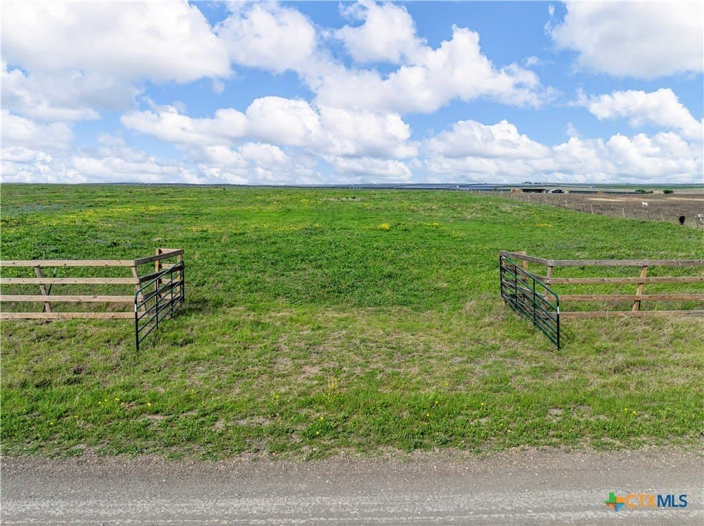 10.73 acres in Hill County