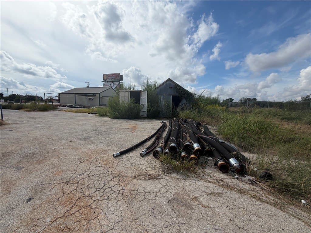22,913 acres in Karnes County - photo 12
