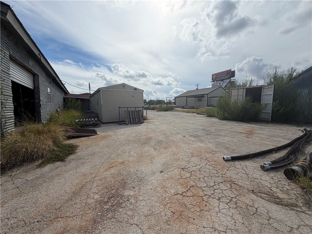 22,913 acres in Karnes County - photo 13