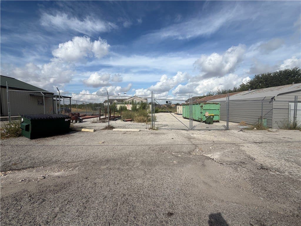 22,913 acres in Karnes County - photo 5