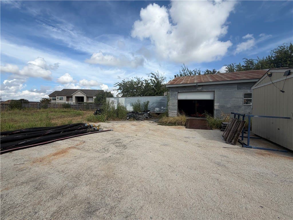 22,913 acres in Karnes County - photo 9