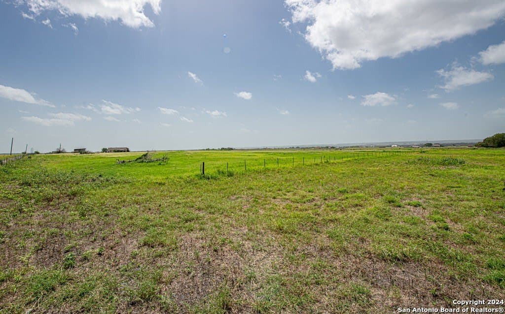 20 acres in Guadalupe County - photo 6
