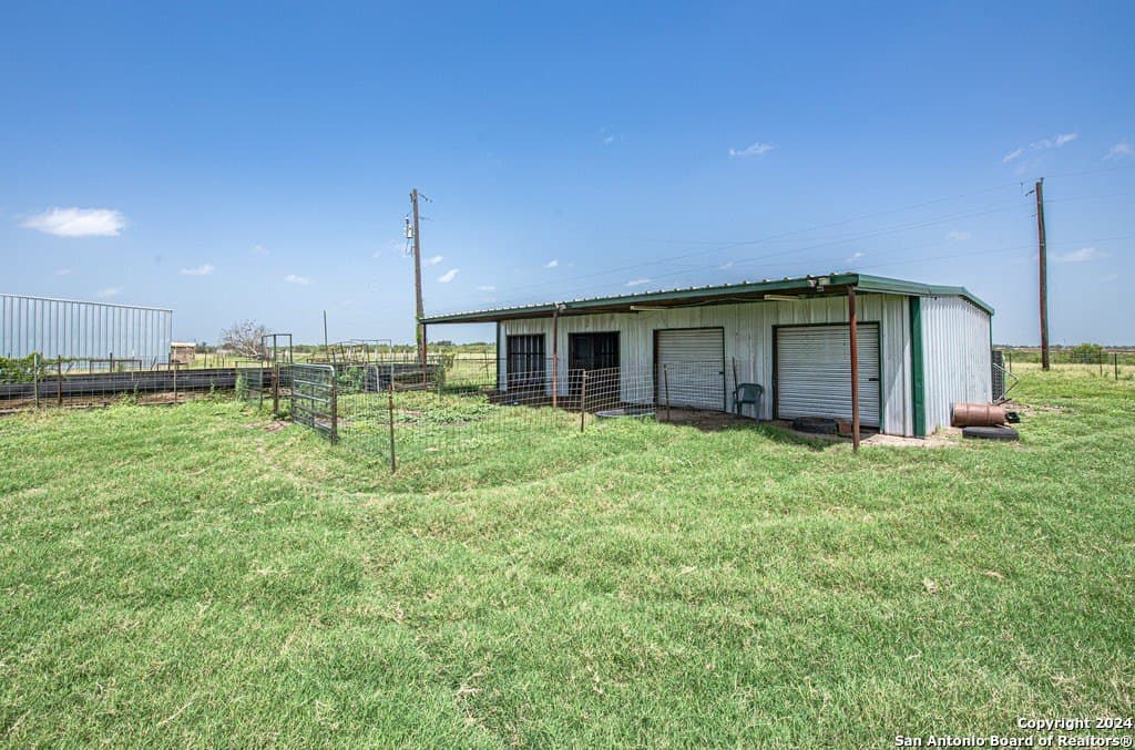20 acres in Guadalupe County - photo 11