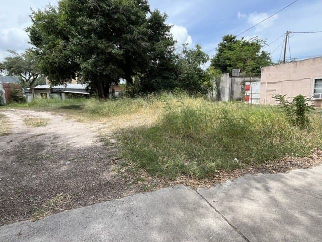 0.04 acres in Brooks County - photo 6