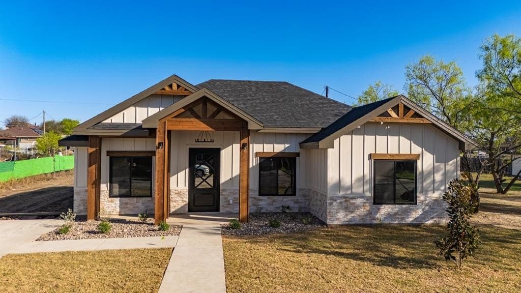 15,000 acres in Maverick County