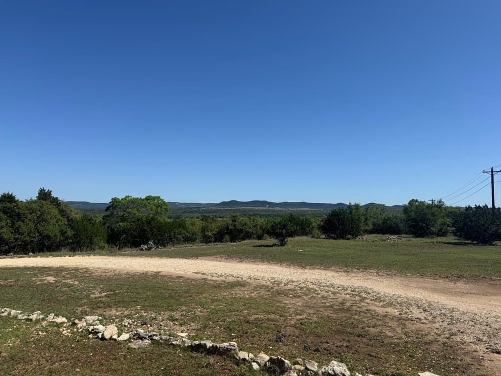 10 acres in Bandera County gallery image 3