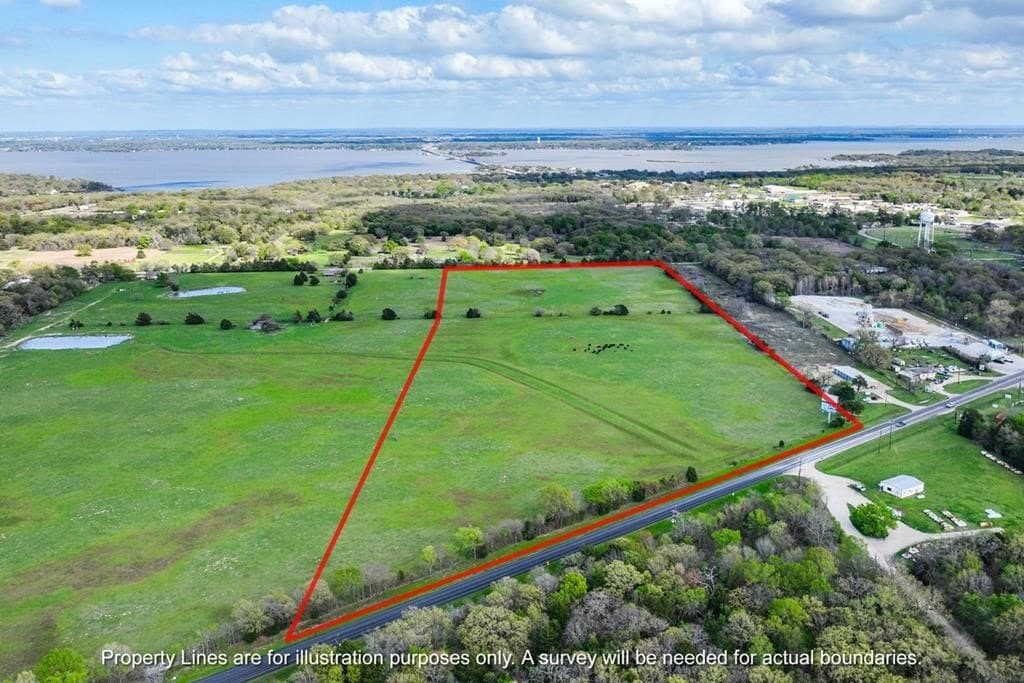 30.68 acres in Henderson County