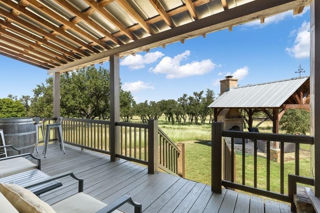 10 acres in Gillespie County