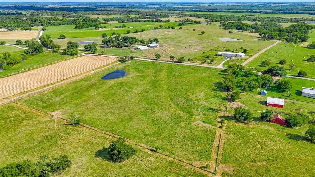 1.61 acres in Navarro County featured view