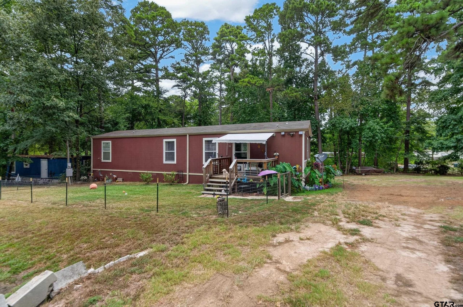 25,560 acres in Henderson County