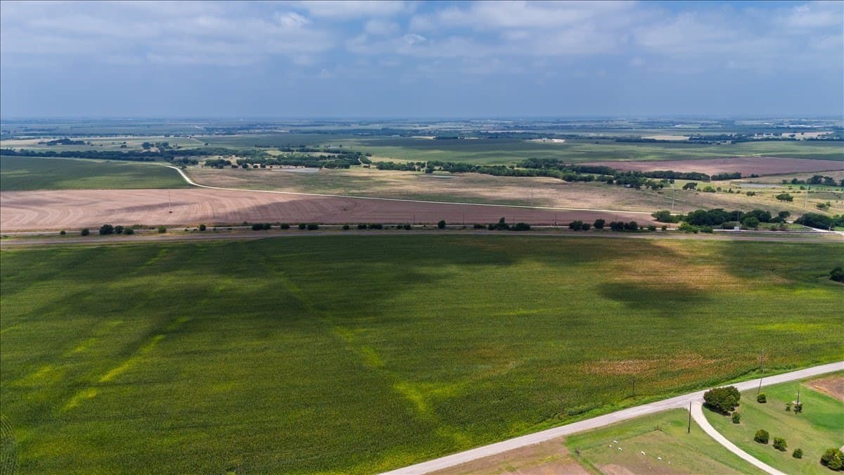 10 acres in Hill County - photo 9
