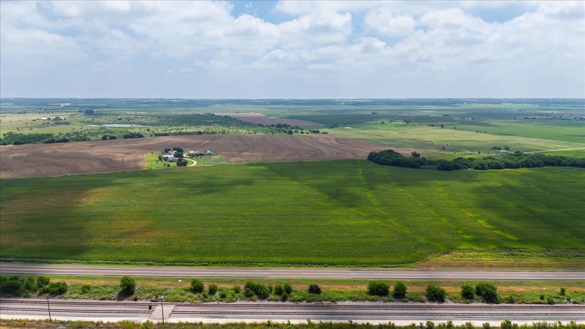 10 acres in Hill County - photo 5