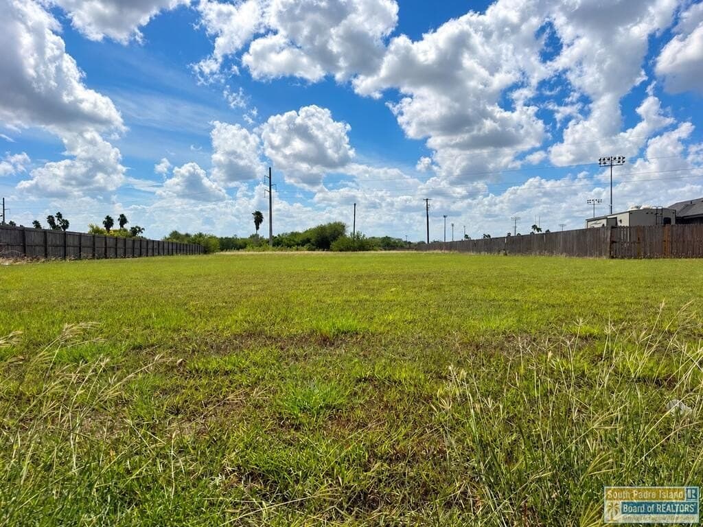 Village East Dr. lot: 8