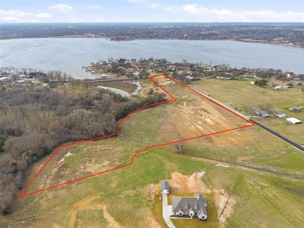 9.81 acres in Parker County