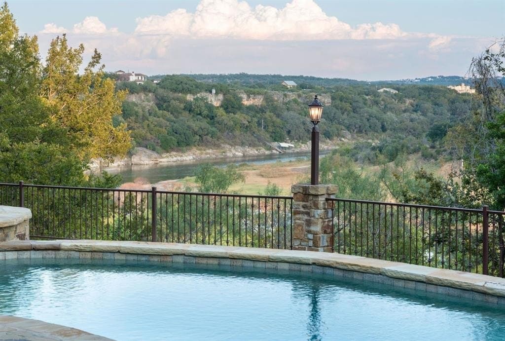 37 acres in Travis County gallery image 3