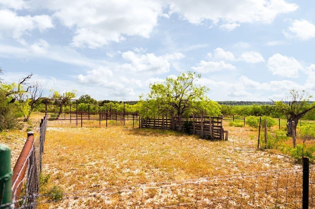 351.67 acres in Menard County - photo 30