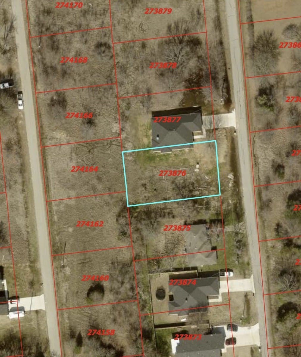 0.21 acres in Henderson County - photo 2