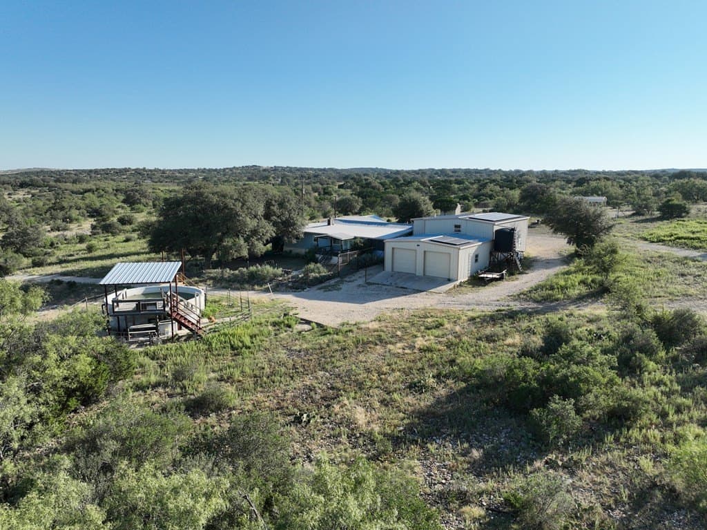 186 acres in Edwards County gallery image 4