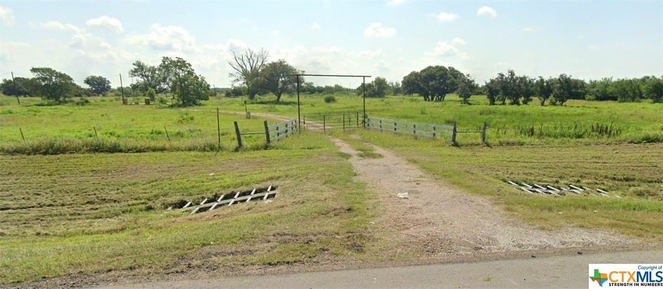 9.66 acres in Victoria County - photo 2