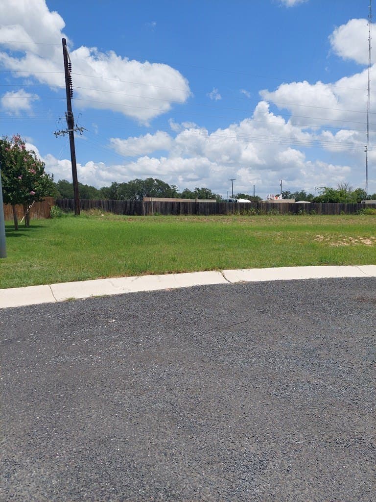 0.57 acres in Gillespie County gallery image 3