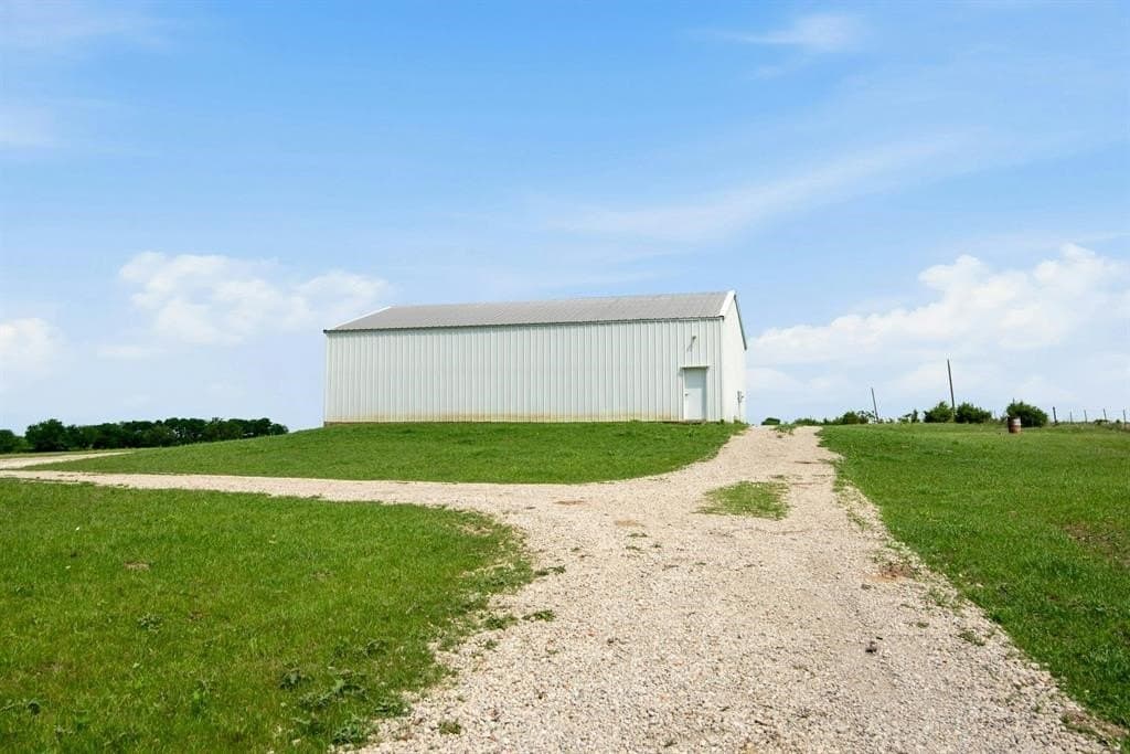 231.65 acres in Hunt County - photo 9