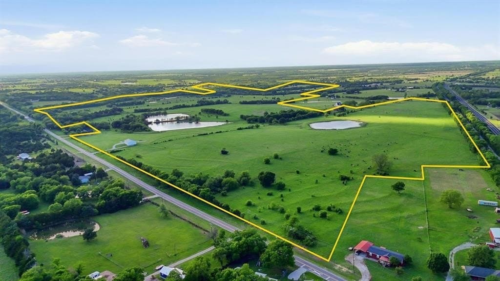 231.65 acres in Hunt County - photo 2