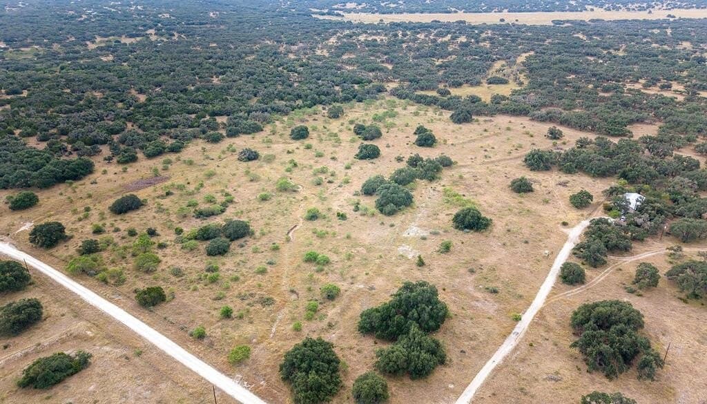 70.01 acres in Gillespie County - photo 2