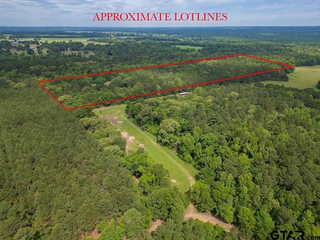 32 acres in Smith County featured view
