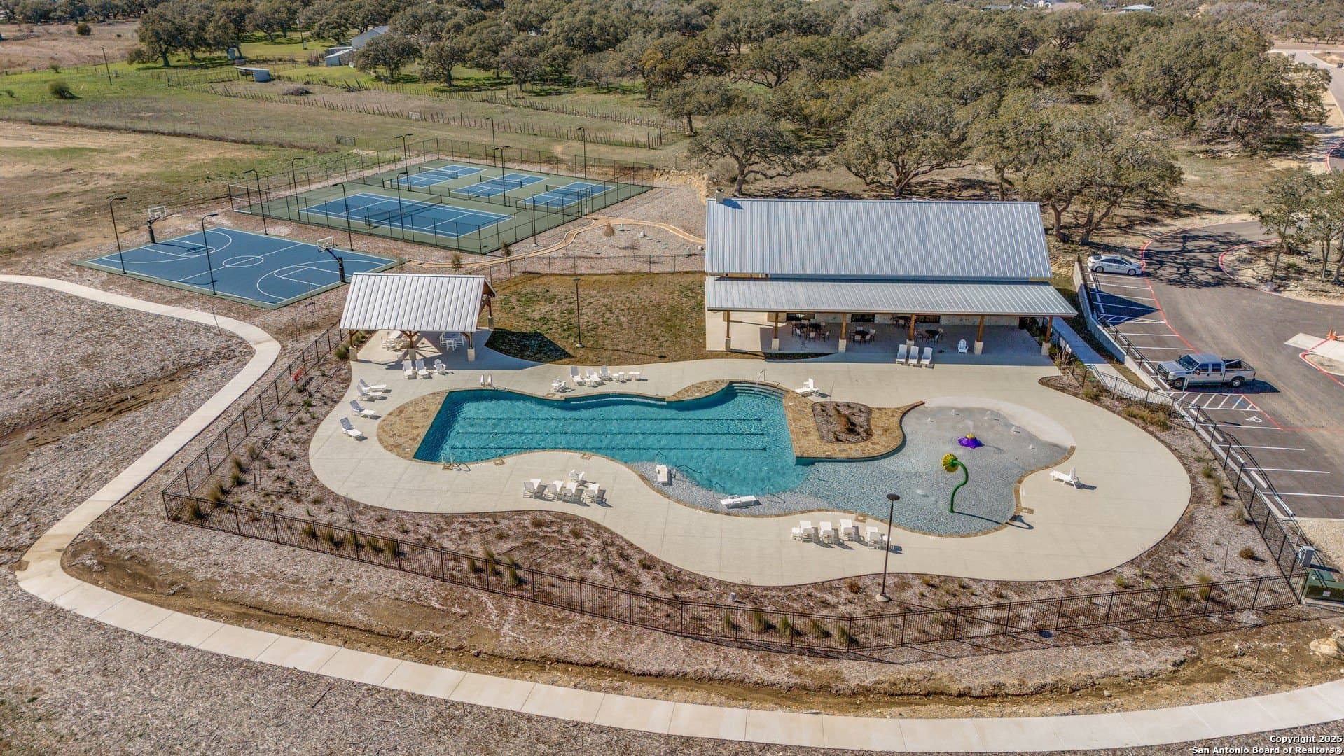 1.09 acres in Comal County gallery image 3