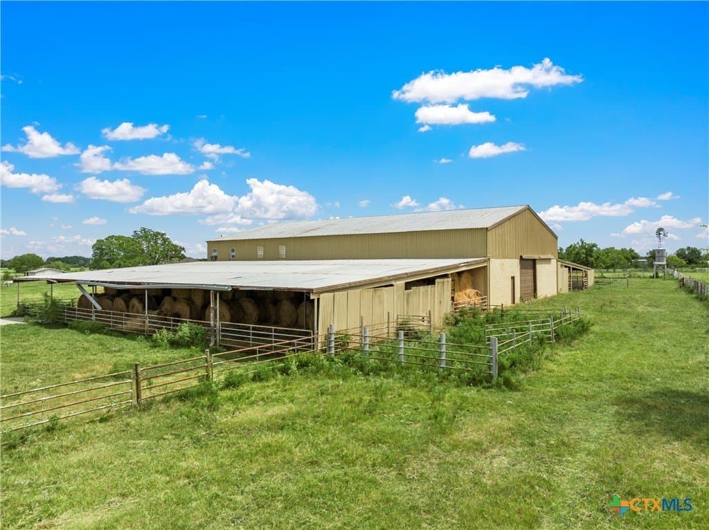 187.62 acres in Hill County gallery image 3