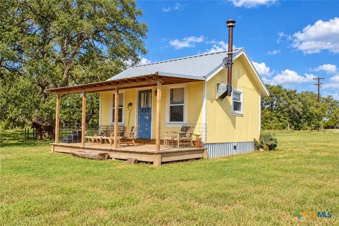 10.49 acres in Goliad County - photo 4