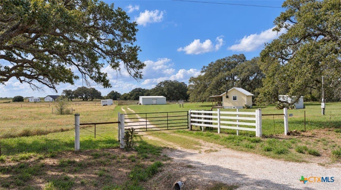 10.49 acres in Goliad County