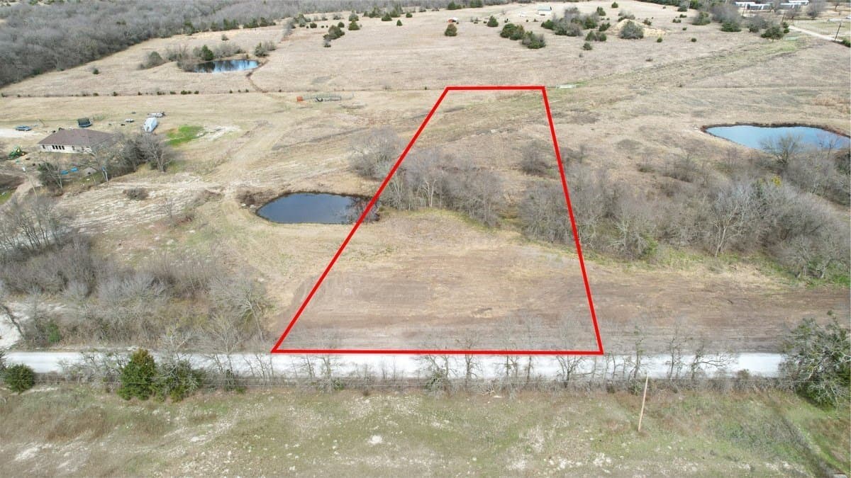 1.75 acres in Hunt County