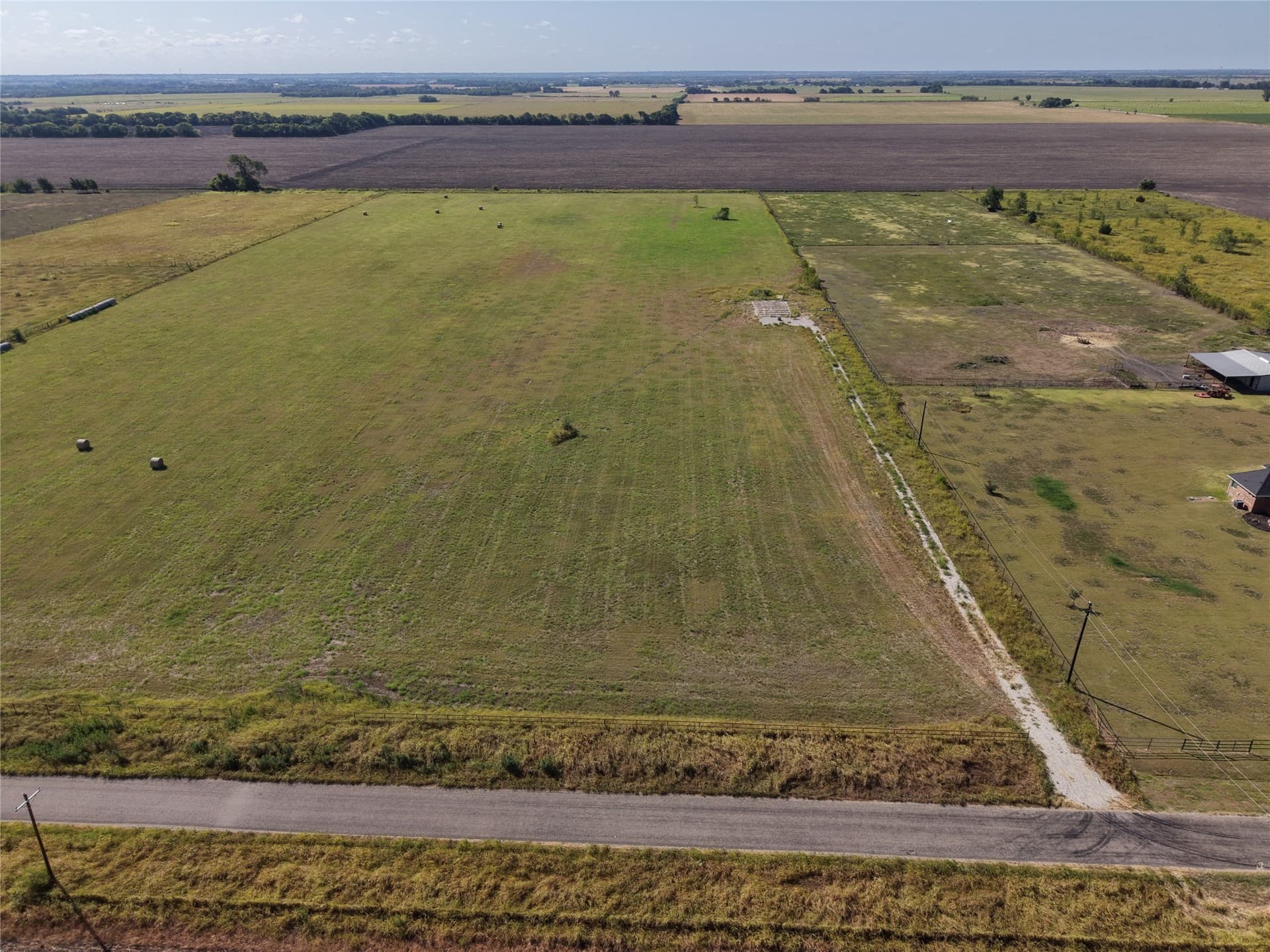 10.54 acres in Ellis County - photo 2