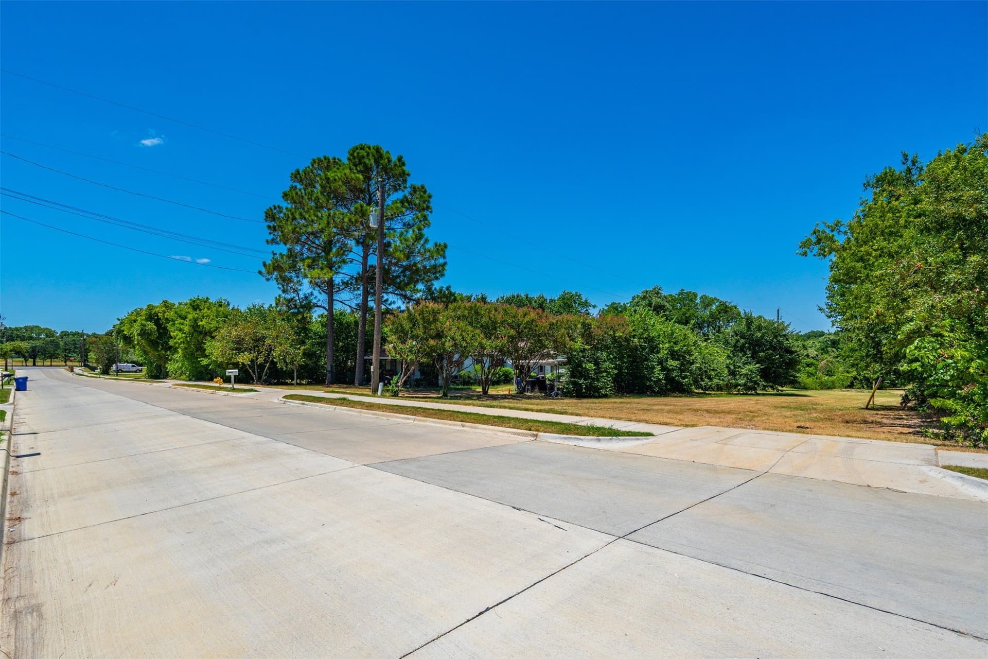 1.25 acres in Tarrant County - photo 2