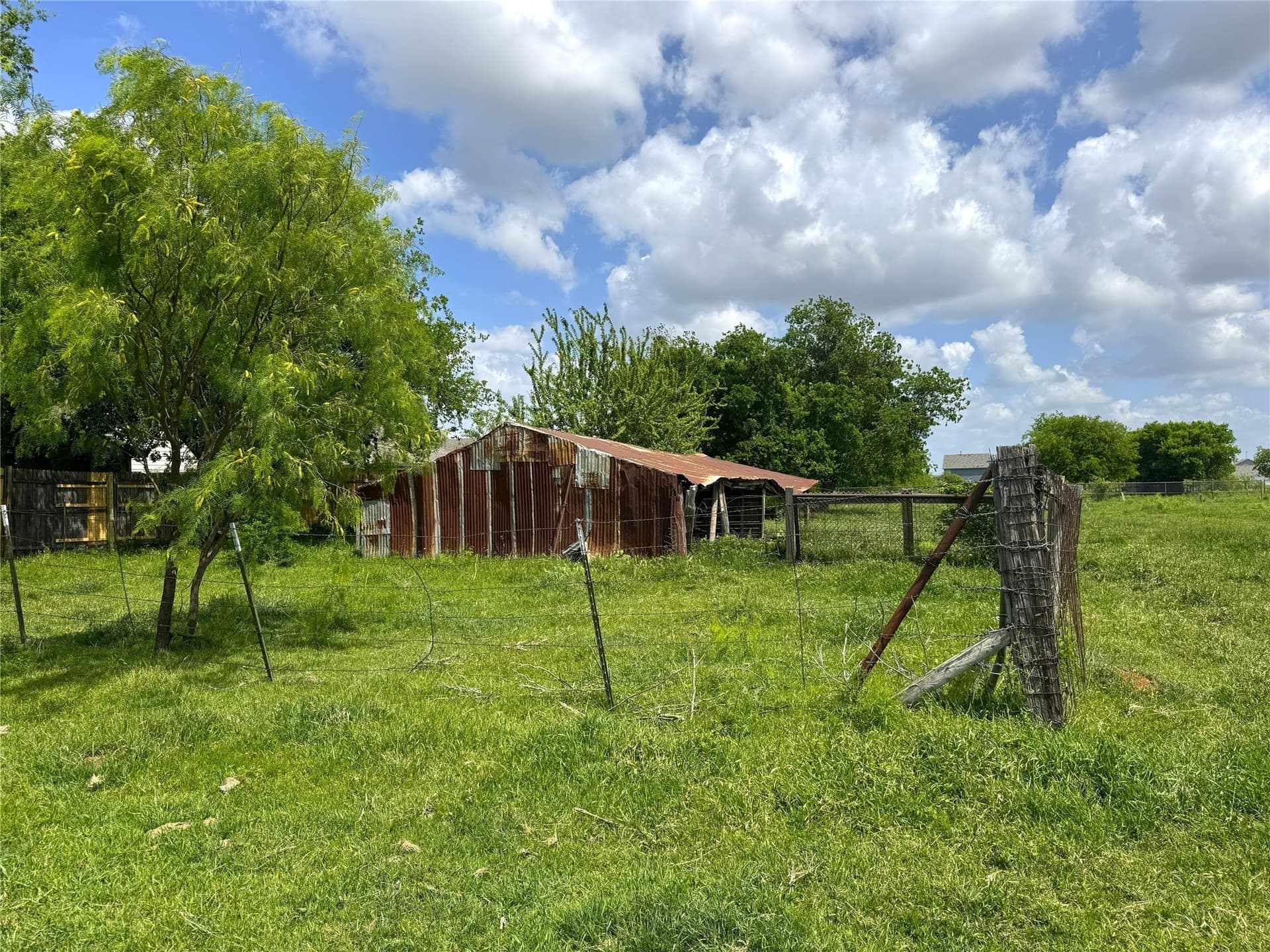 39.39 acres in Tarrant County - photo 8