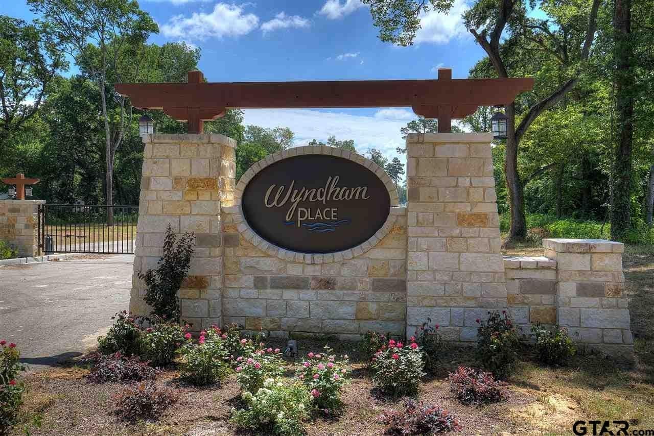 1.35 acres in Henderson County