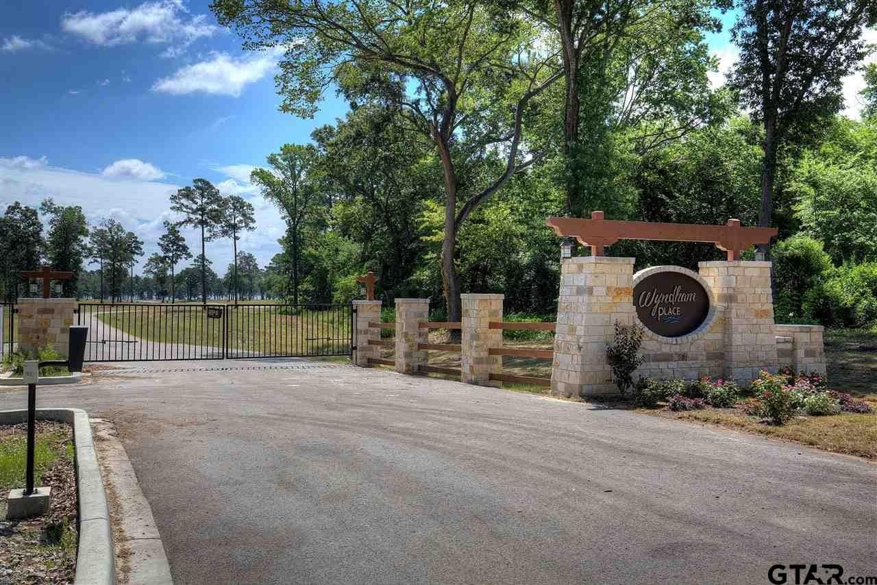 1.35 acres in Henderson County gallery image 3