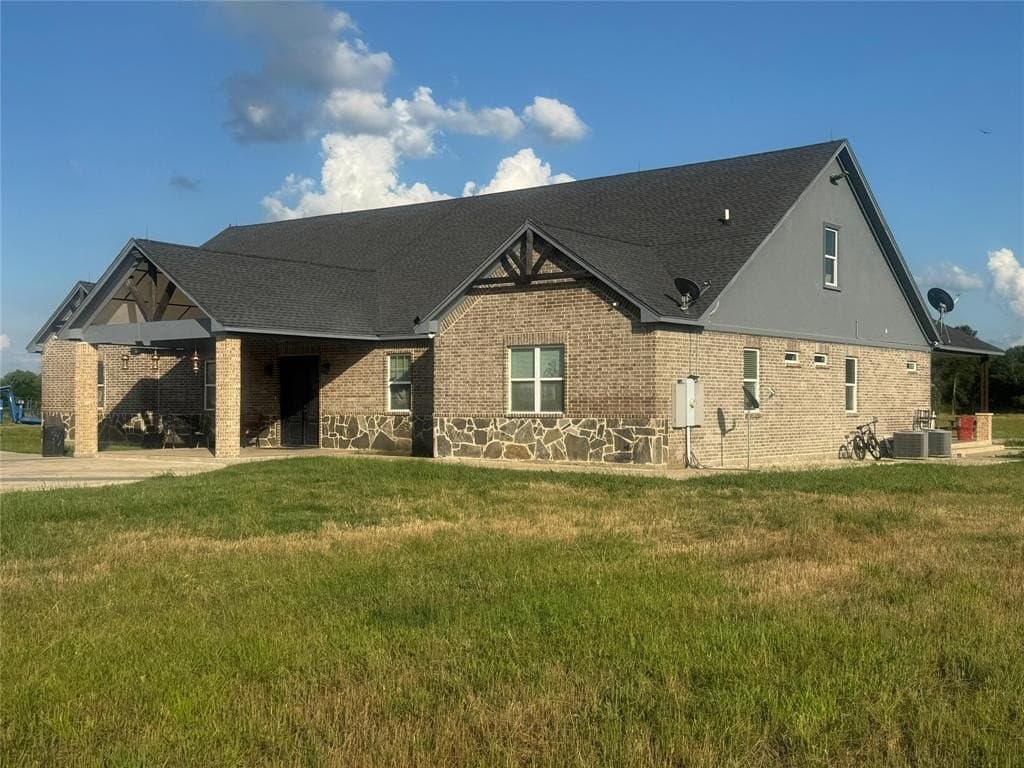 11.34 acres in Navarro County