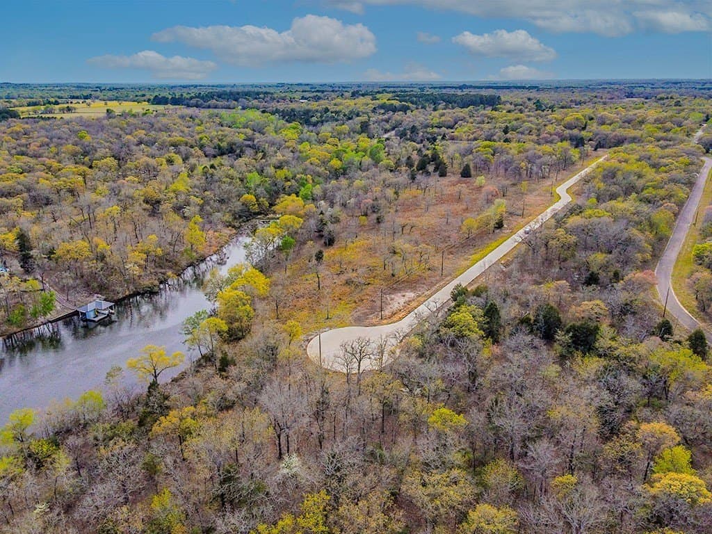 0.81 acres in Henderson County - photo 9