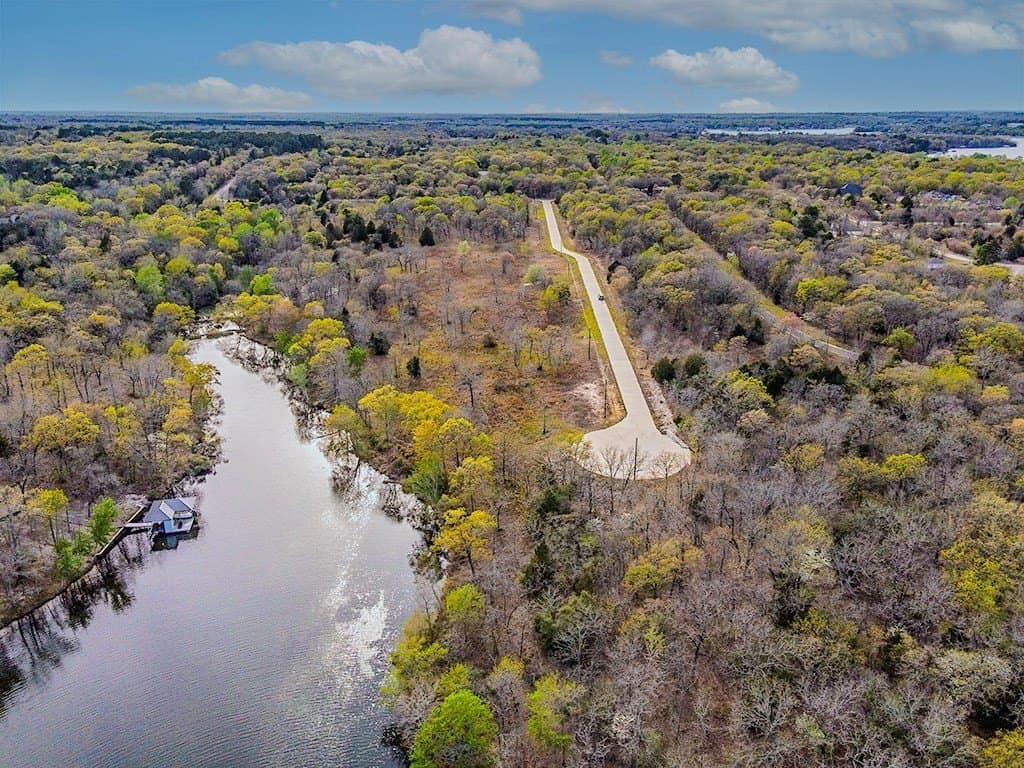 0.81 acres in Henderson County - photo 8