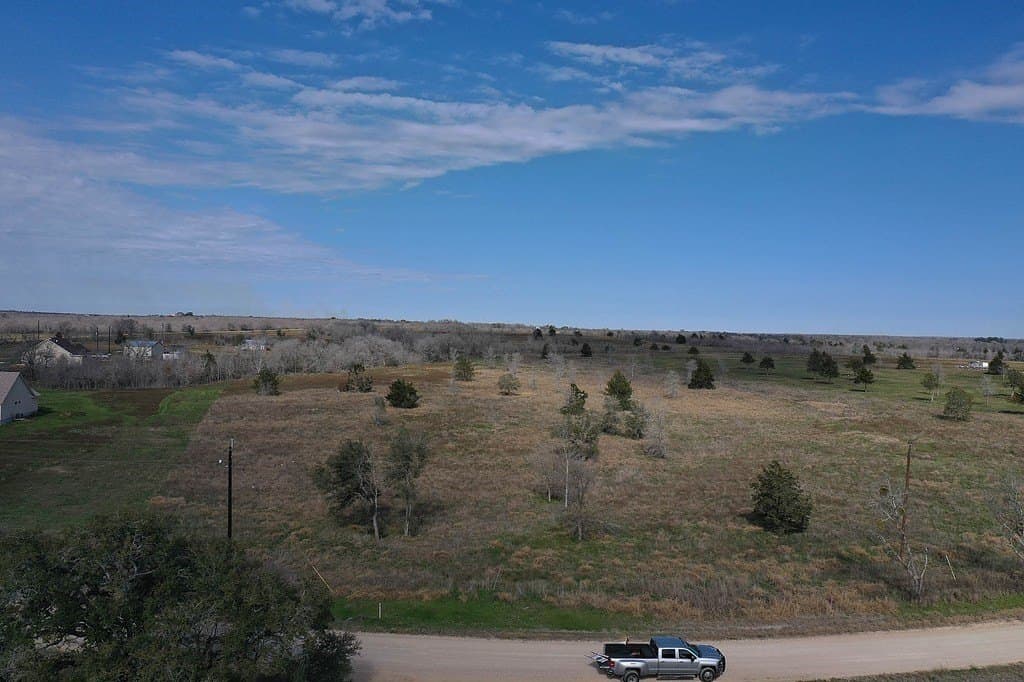 3.7 acres in Gonzales County gallery image 4