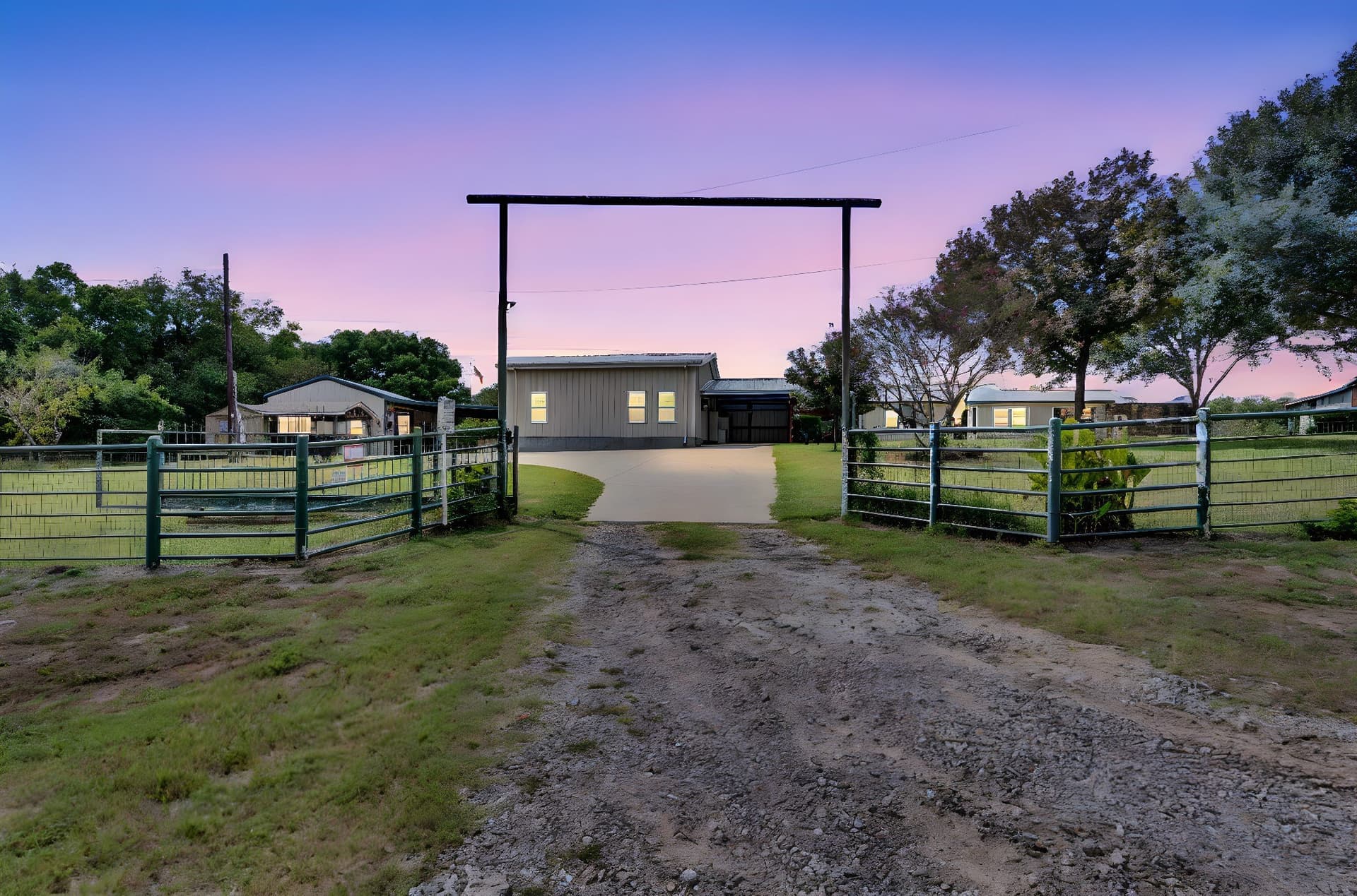 15.59 acres in Ellis County - photo 2