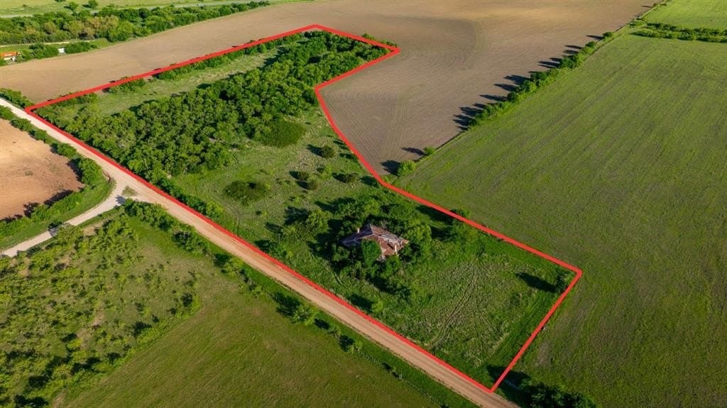 10.4 acres in Coleman County