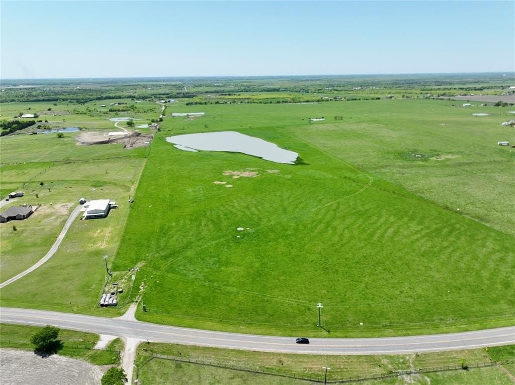 27.71 acres in Ellis County